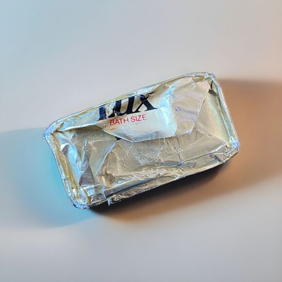 Vtg Famous Lux Beauty Soap Bars 5 oz Gold Foil Advertisement Lot of 17 NOS - Picture 5 of 6